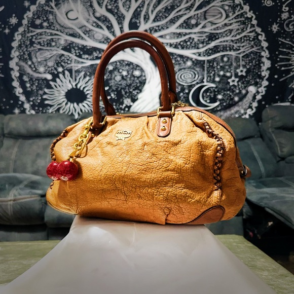 Authentic Vintage MCM shoulder bag soft Tan Leather Satchel with Gold Accents - Picture 13 of 17